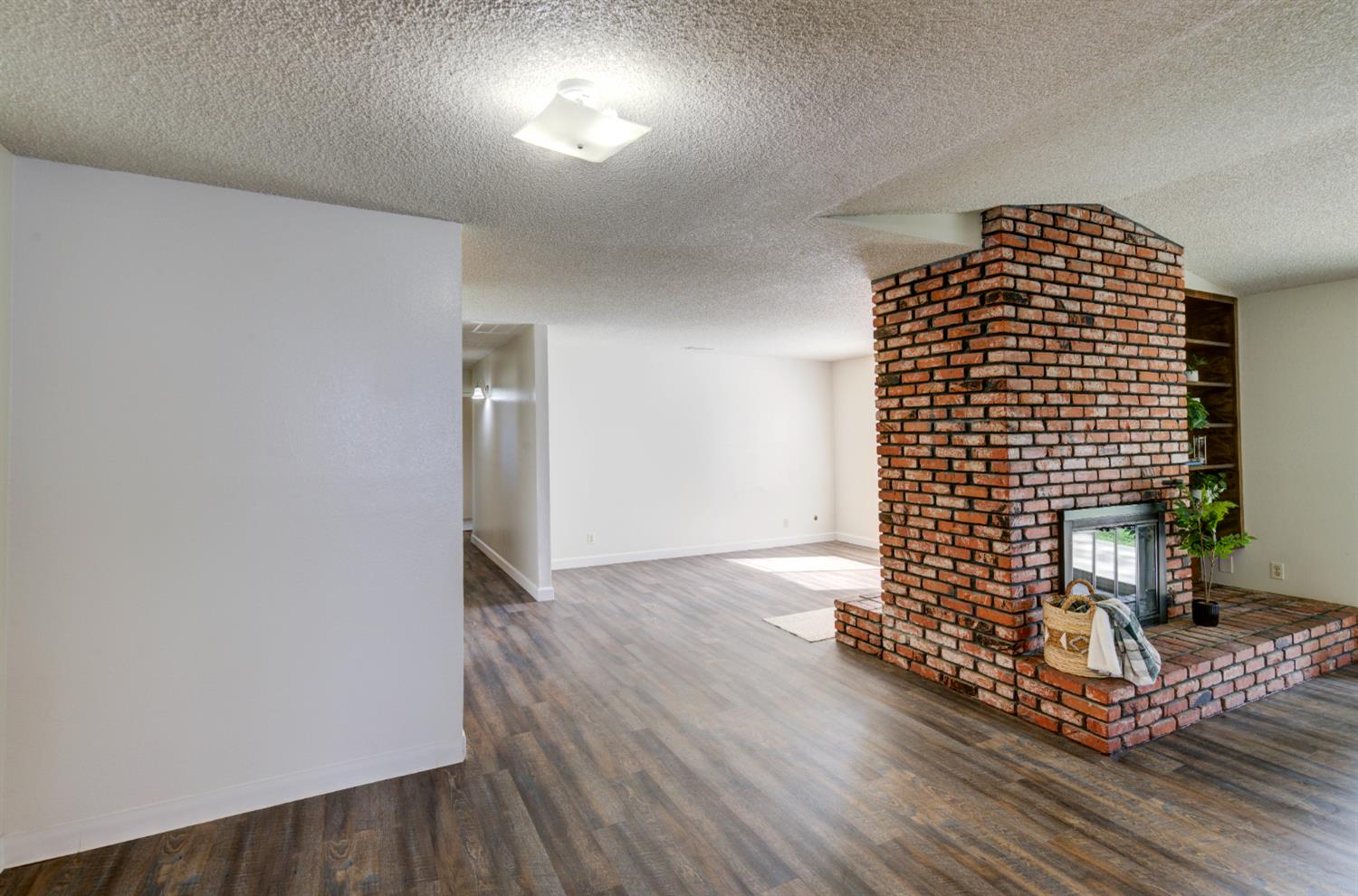 131 N Terry Ave, Clovis, CA 93612