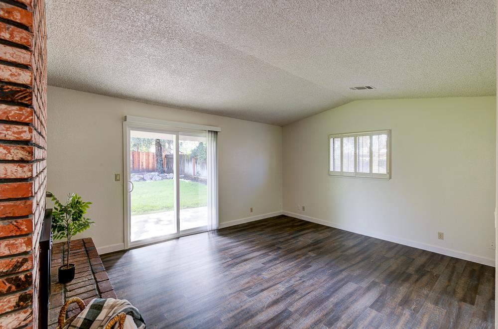 131 N Terry Ave, Clovis, CA 93612