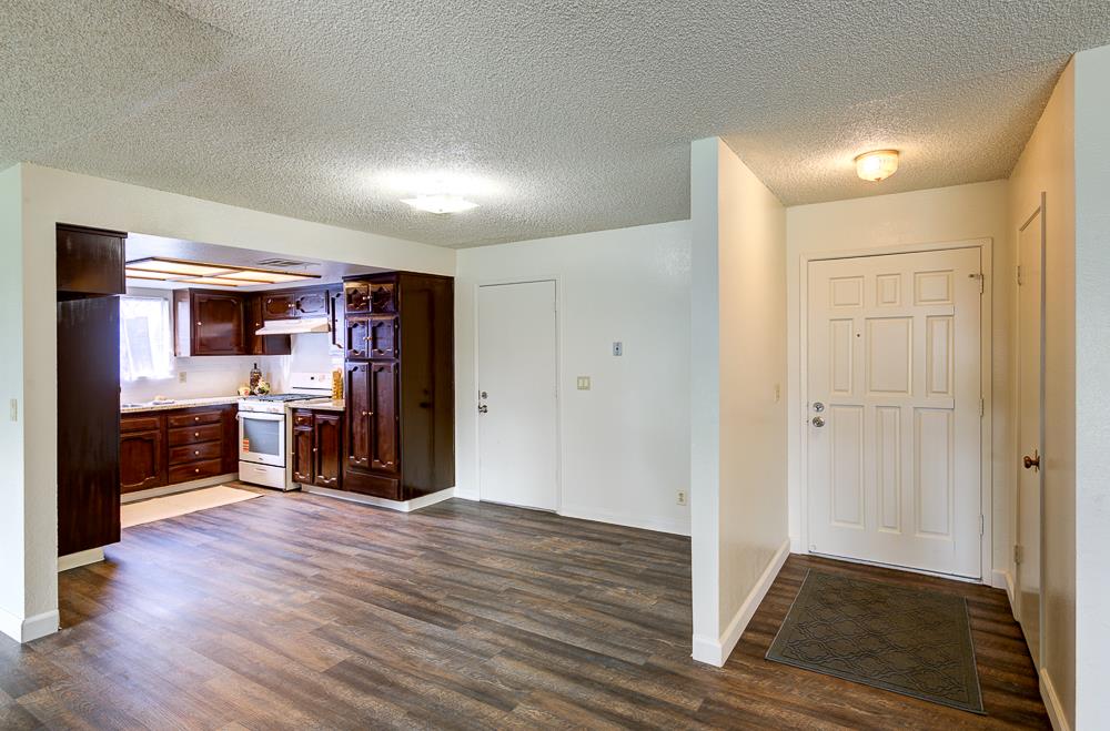 131 N Terry Ave, Clovis, CA 93612