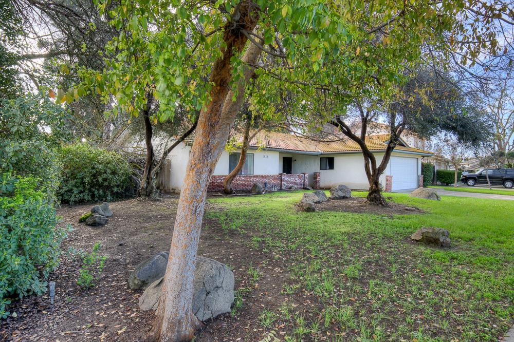 131 N Terry Ave, Clovis, CA 93612