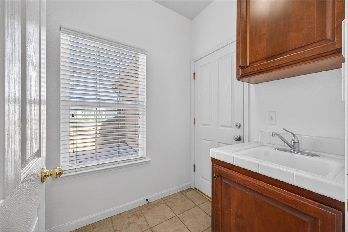 6395 W Portals Ave, Fresno, CA 93723