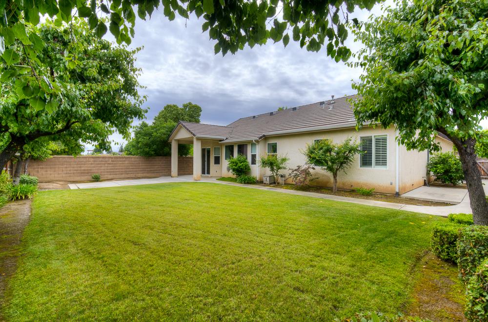 3235 Rall Ave, Clovis, CA 93619