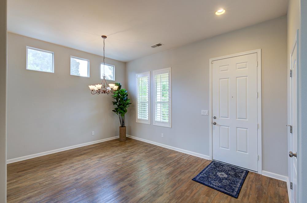 3235 Rall Ave, Clovis, CA 93619