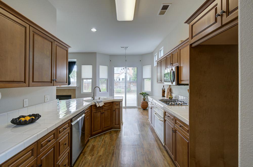 3235 Rall Ave, Clovis, CA 93619