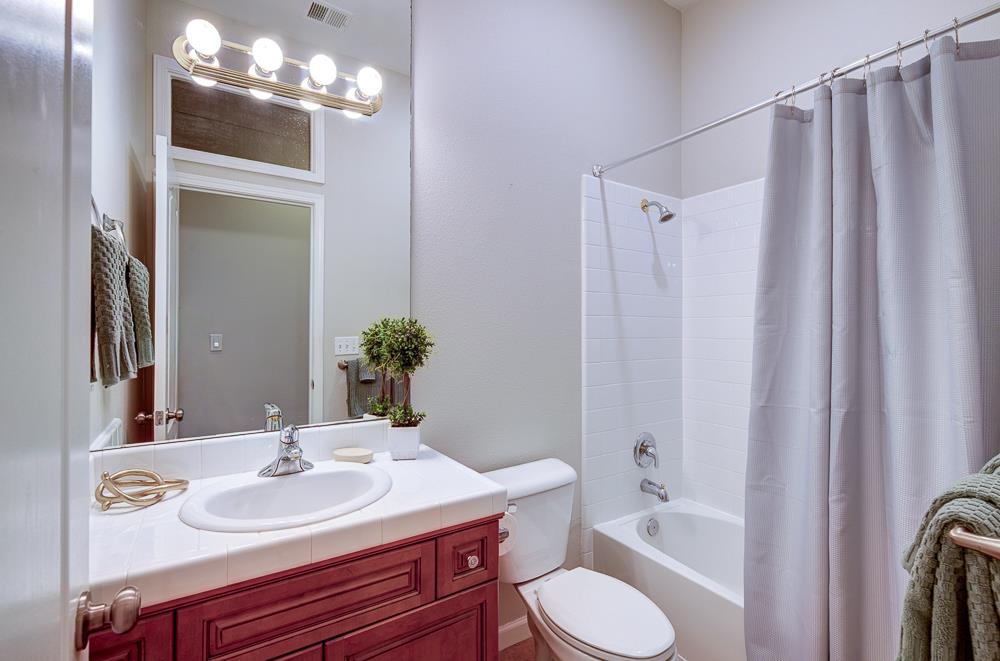 3235 Rall Ave, Clovis, CA 93619