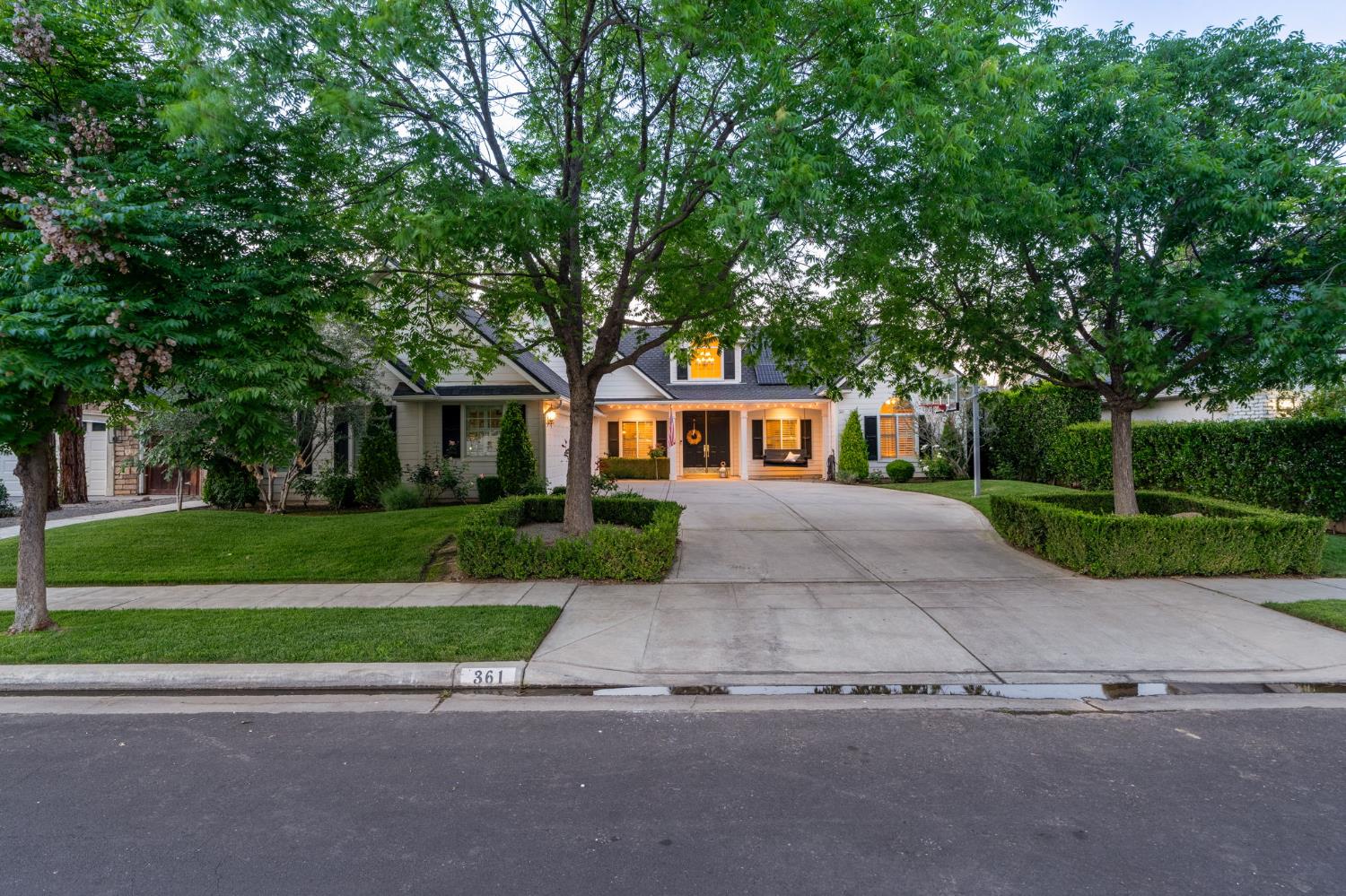 361 W Warwick Ave