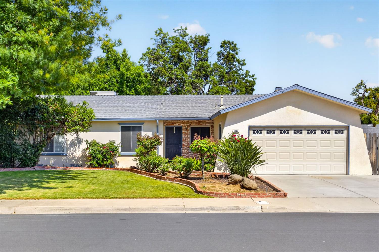 1091 Stanford Ave