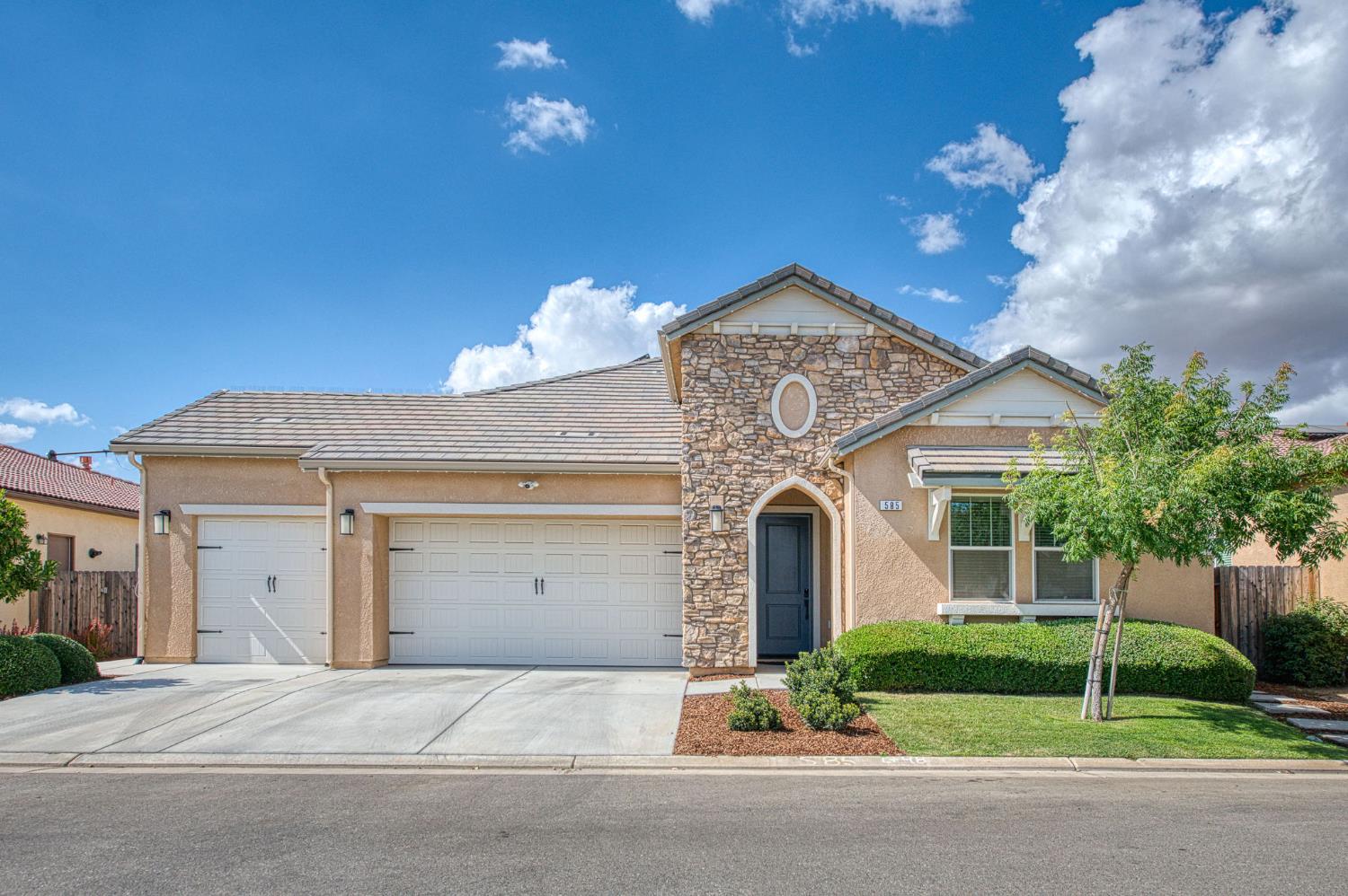 585 Bloom Ln