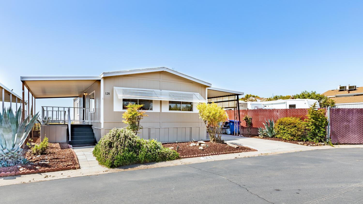 1001 Sylmar Ave #128