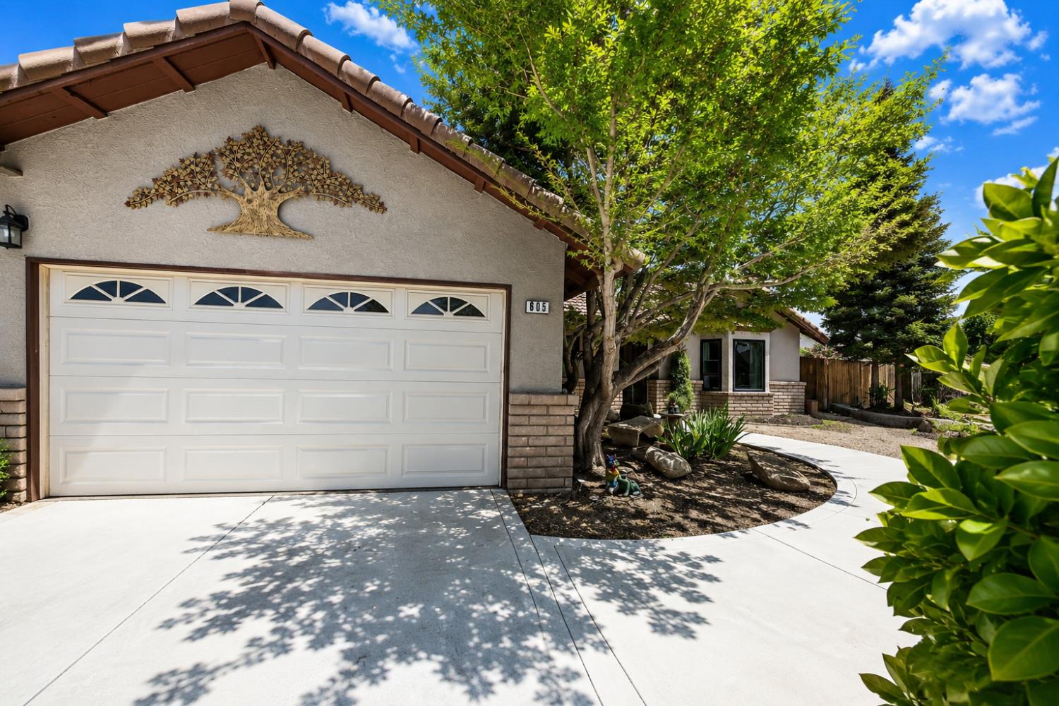 605 W Polson Ave
