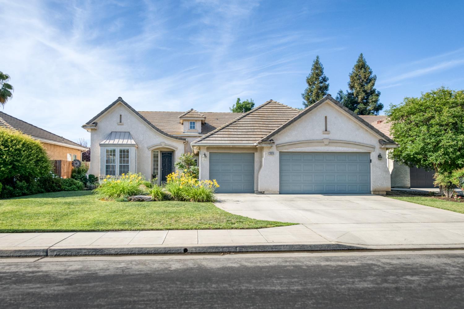 2644 Bellaire Ave