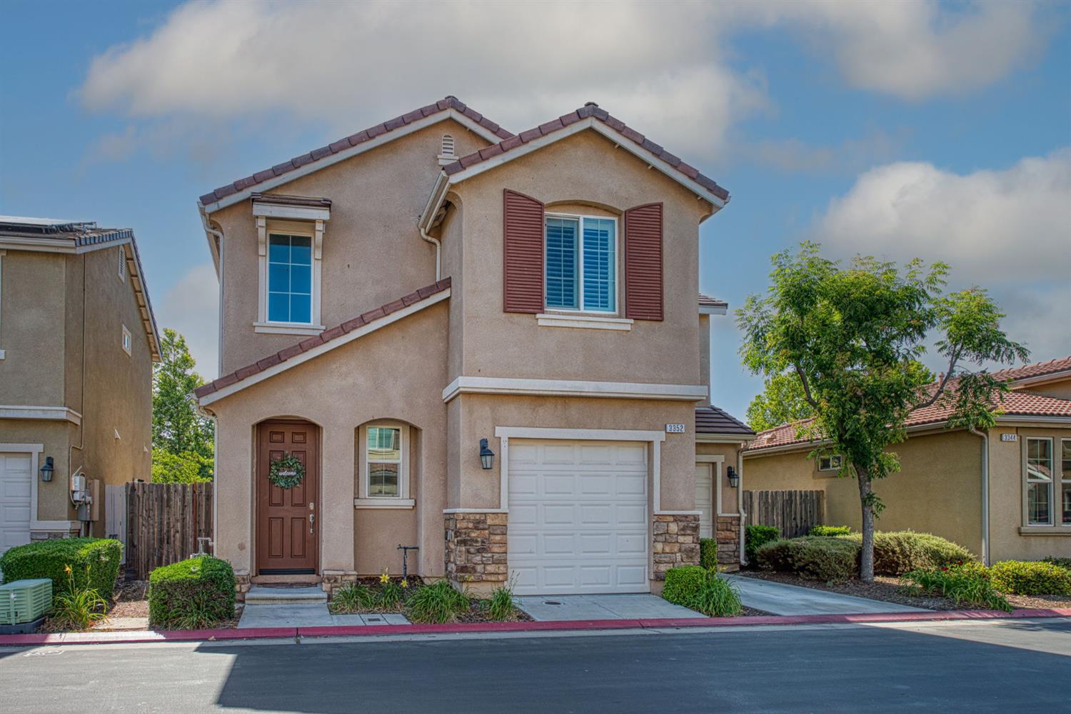 3352 Monterosa Ln