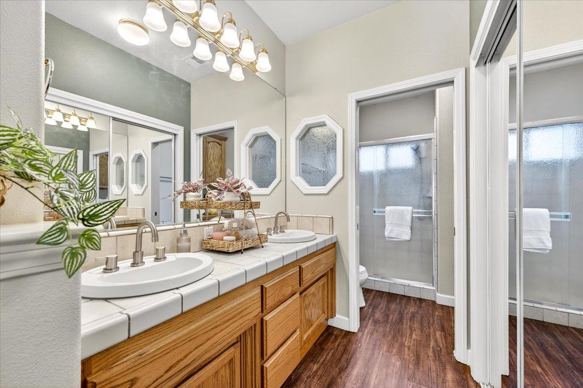 1528 S Exeter Ct, Visalia, CA 93292