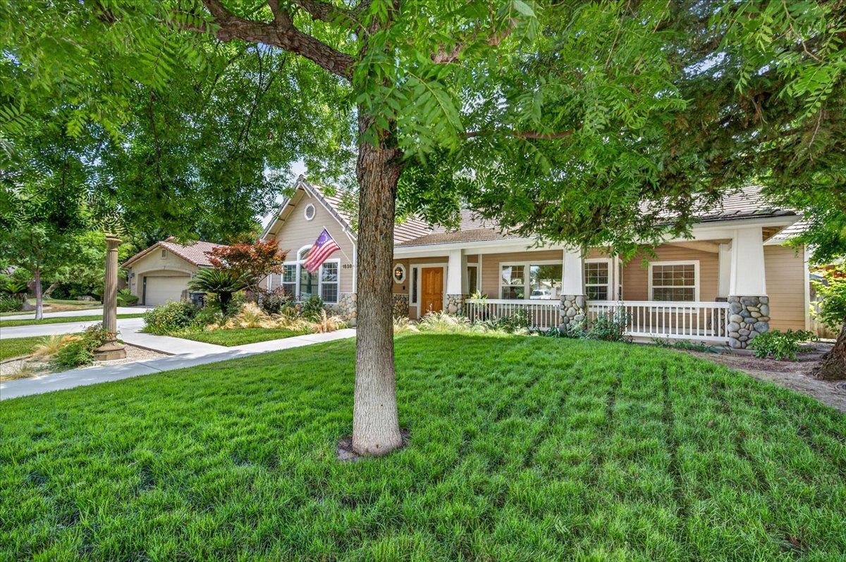 1528 S Exeter Ct, Visalia, CA 93292