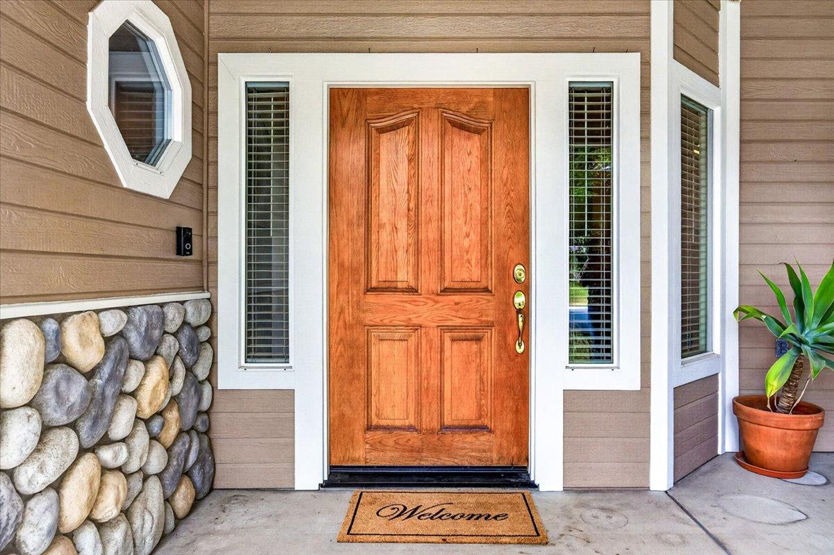 1528 S Exeter Ct, Visalia, CA 93292