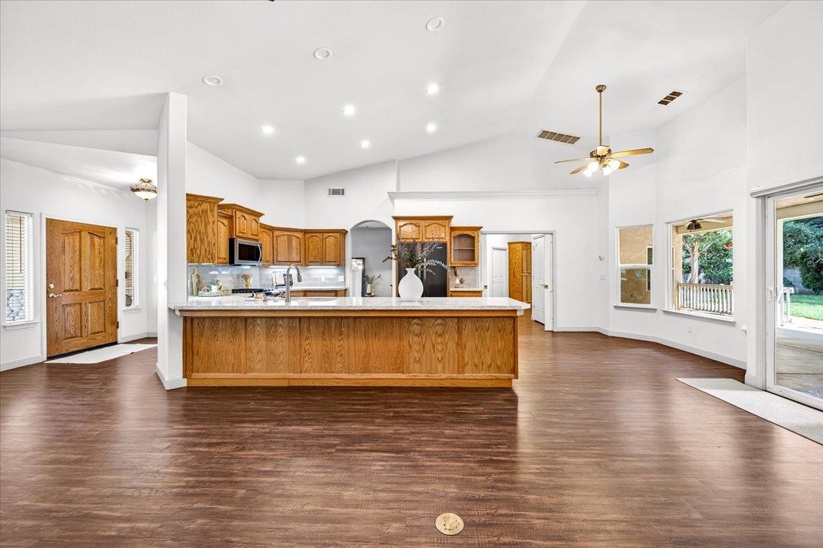 1528 S Exeter Ct, Visalia, CA 93292