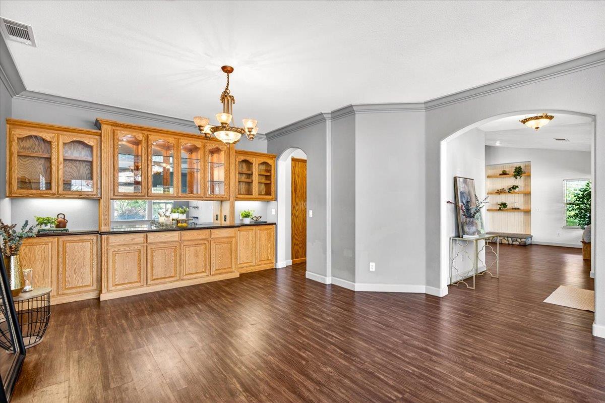 1528 S Exeter Ct, Visalia, CA 93292