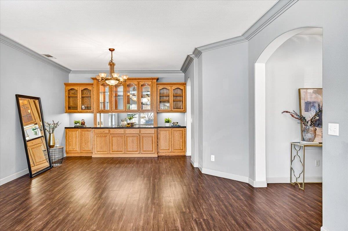 1528 S Exeter Ct, Visalia, CA 93292
