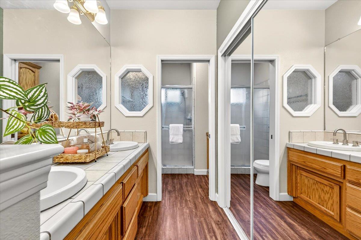 1528 S Exeter Ct, Visalia, CA 93292