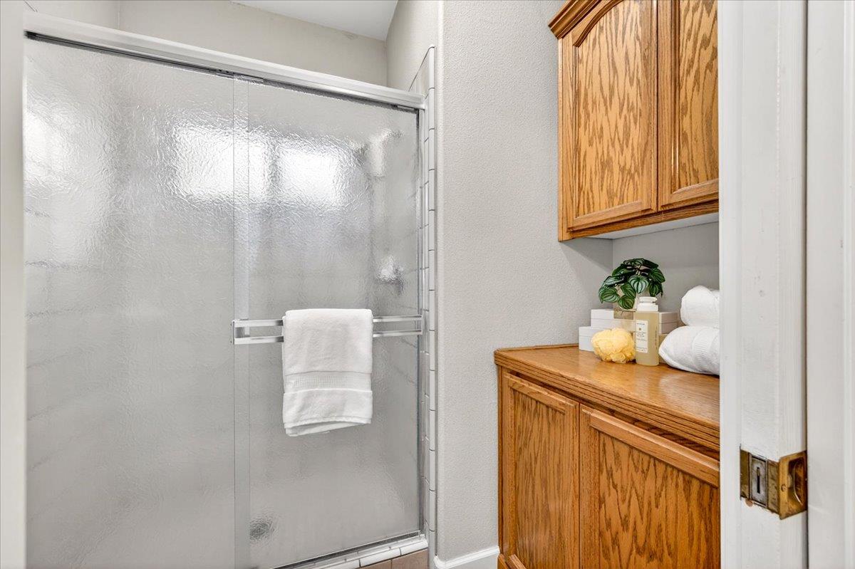 1528 S Exeter Ct, Visalia, CA 93292