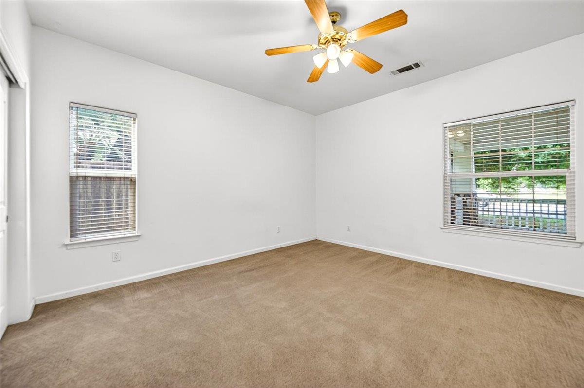 1528 S Exeter Ct, Visalia, CA 93292