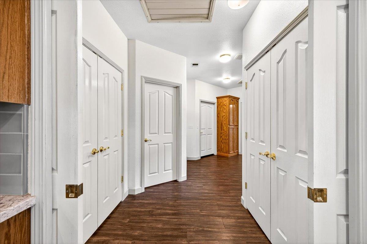 1528 S Exeter Ct, Visalia, CA 93292