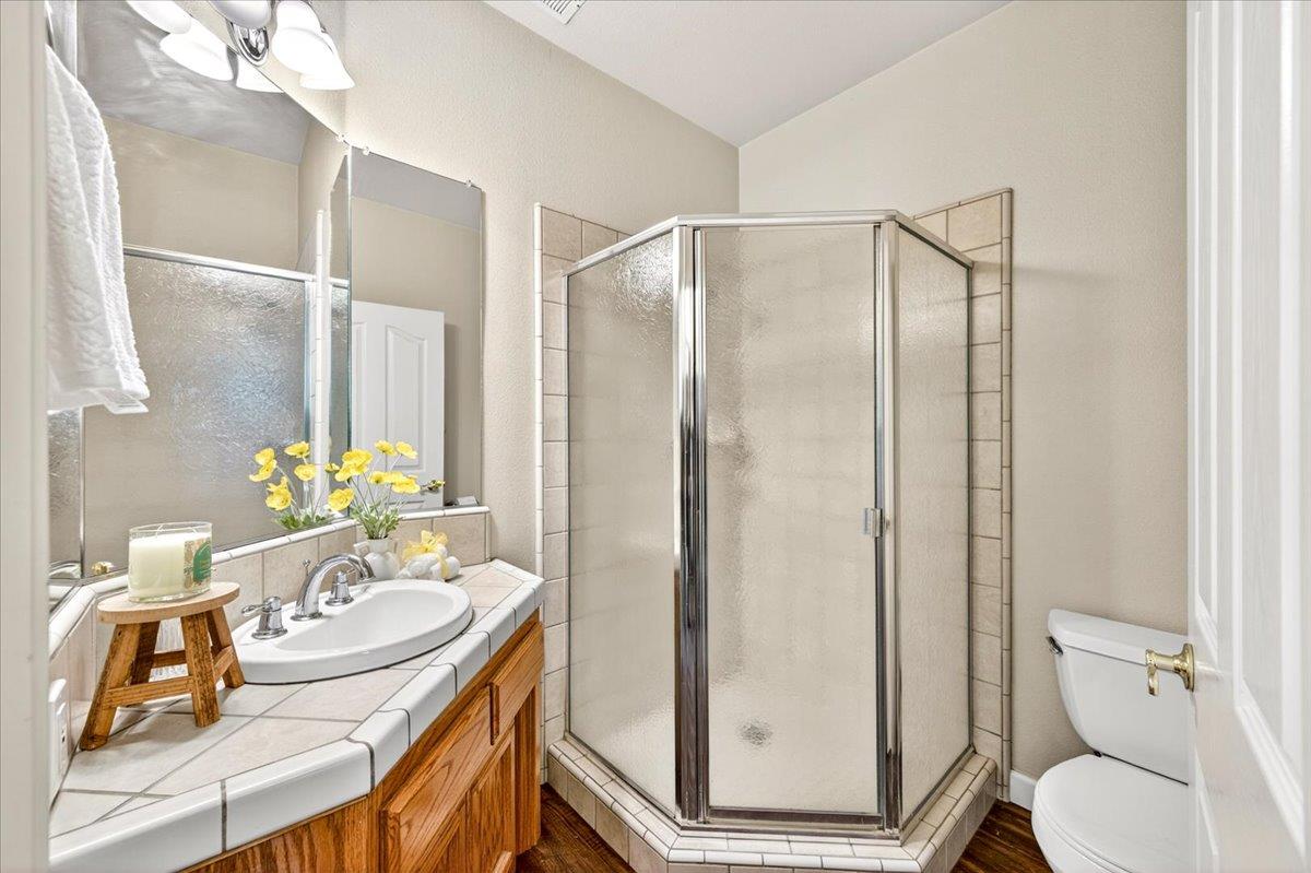 1528 S Exeter Ct, Visalia, CA 93292