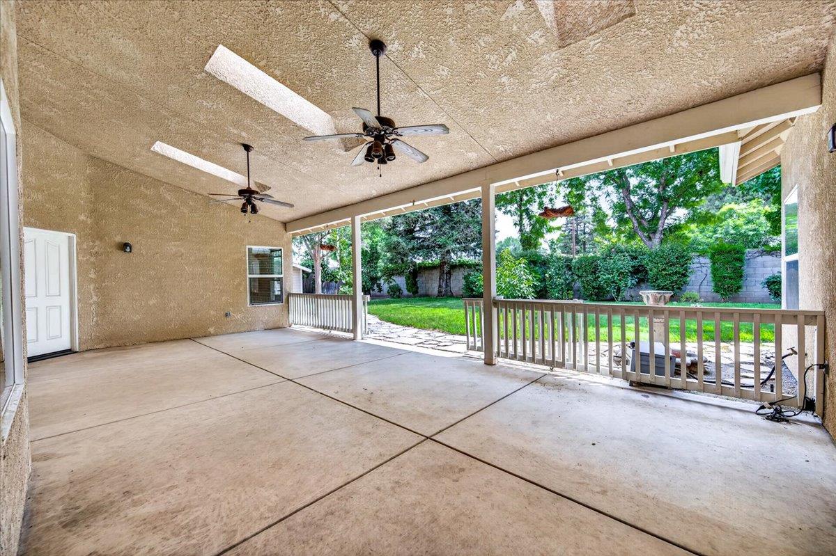1528 S Exeter Ct, Visalia, CA 93292
