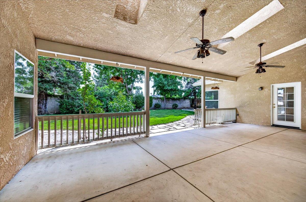 1528 S Exeter Ct, Visalia, CA 93292
