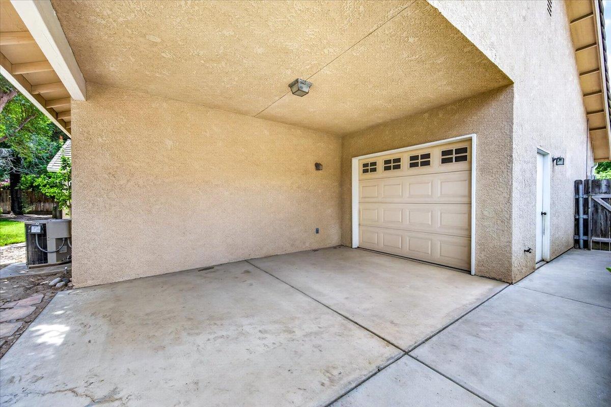 1528 S Exeter Ct, Visalia, CA 93292