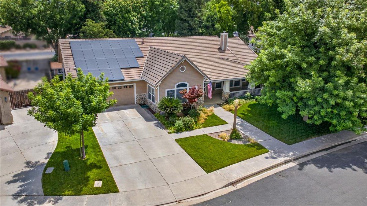 1528 S Exeter Ct, Visalia, CA 93292