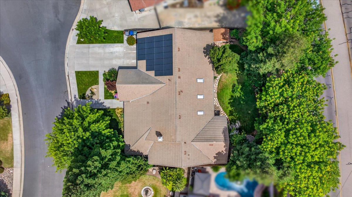 1528 S Exeter Ct, Visalia, CA 93292