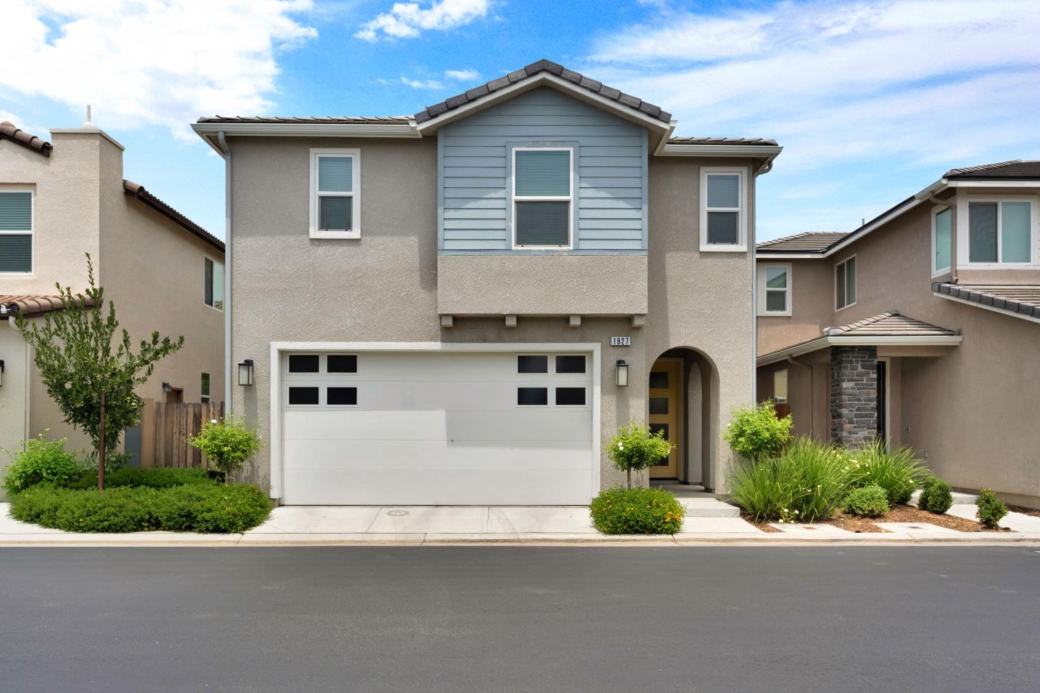 1927 Kelly Ln