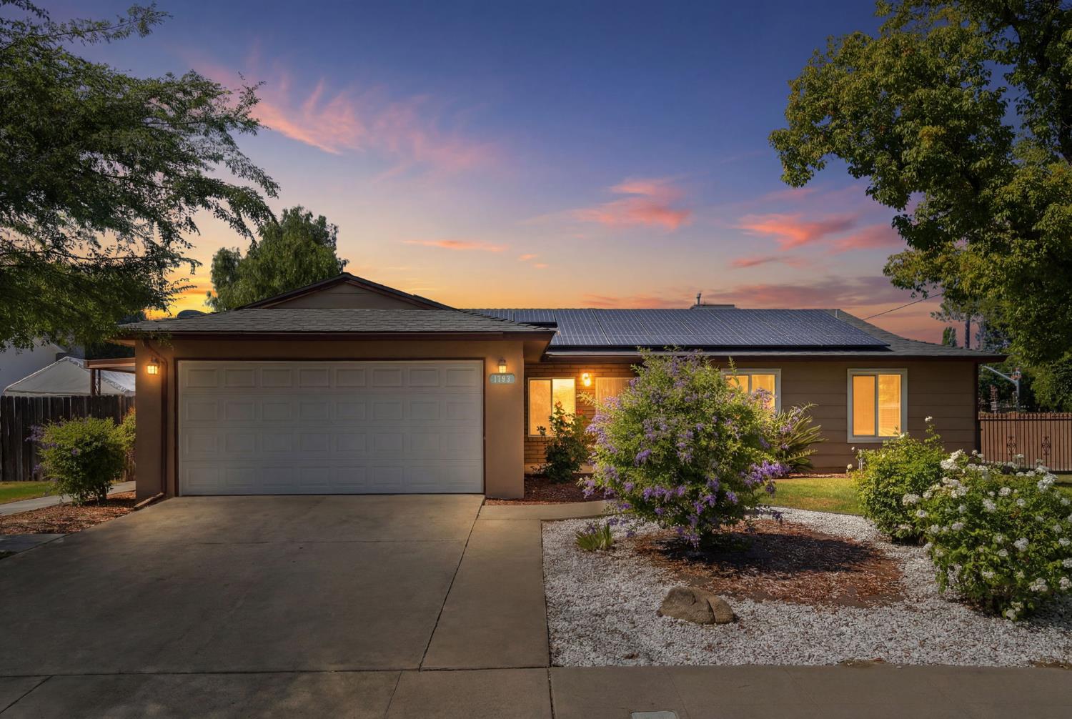 1793 Norwich Ave