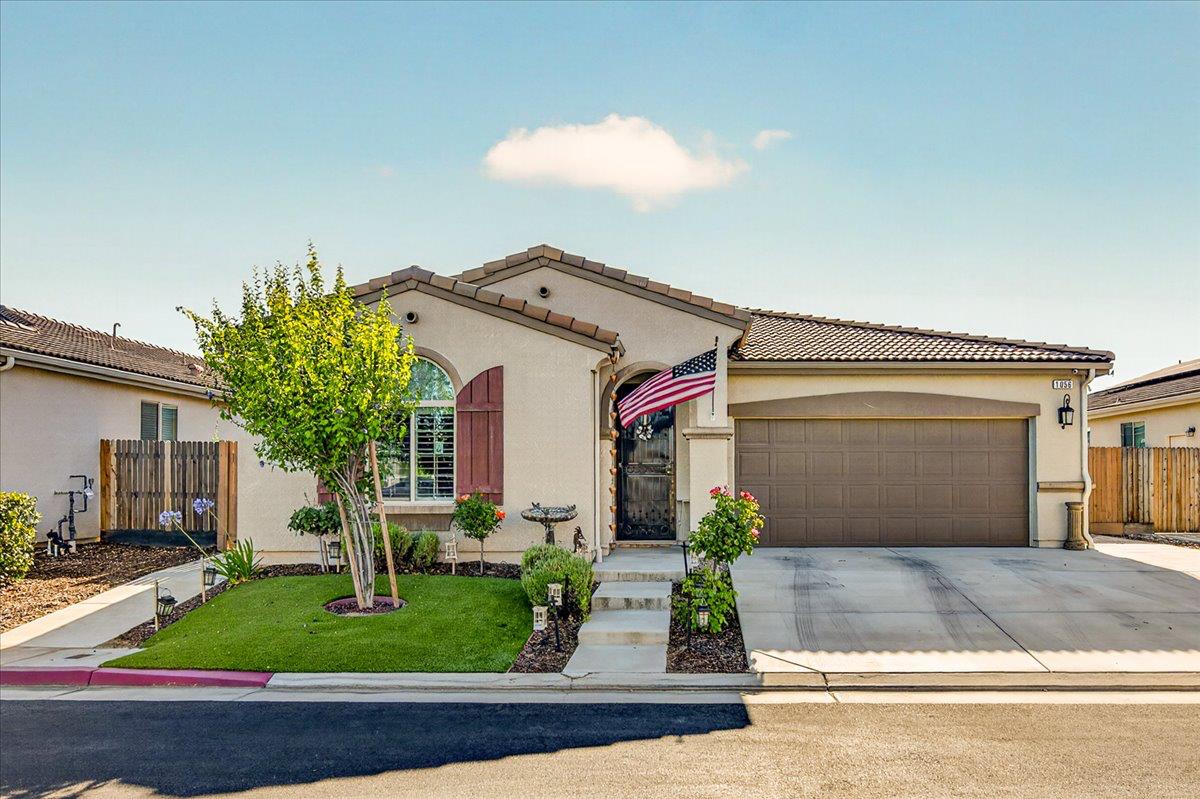 1056 Lindsay Ln