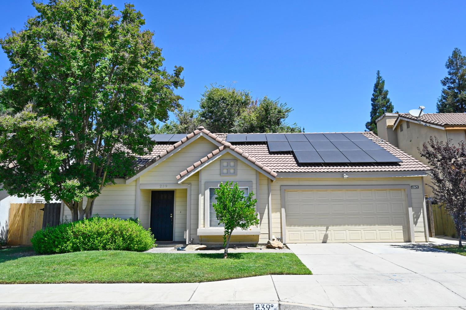 239 W Fallbrook Ave