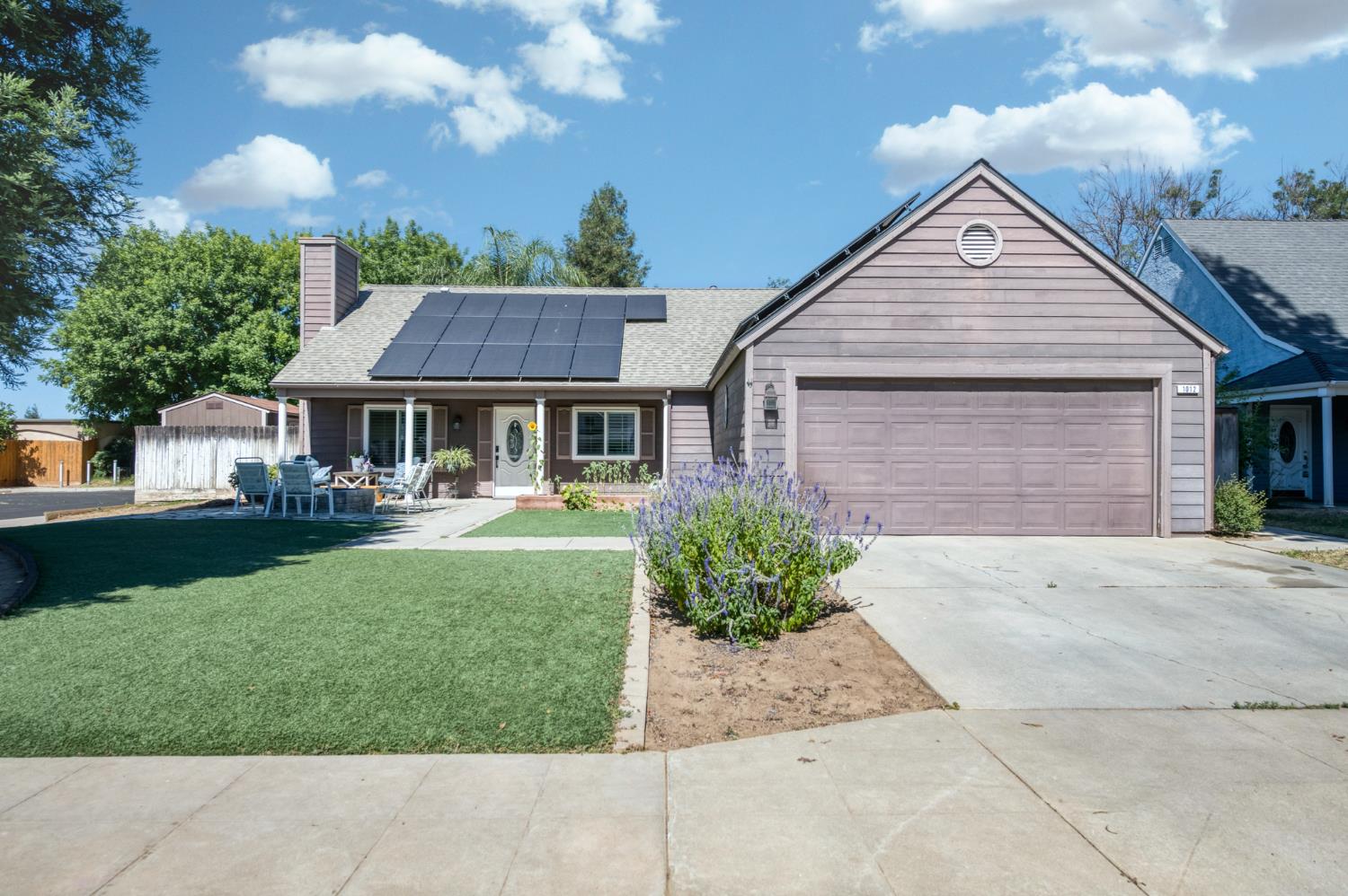 1012 N Adler Ave