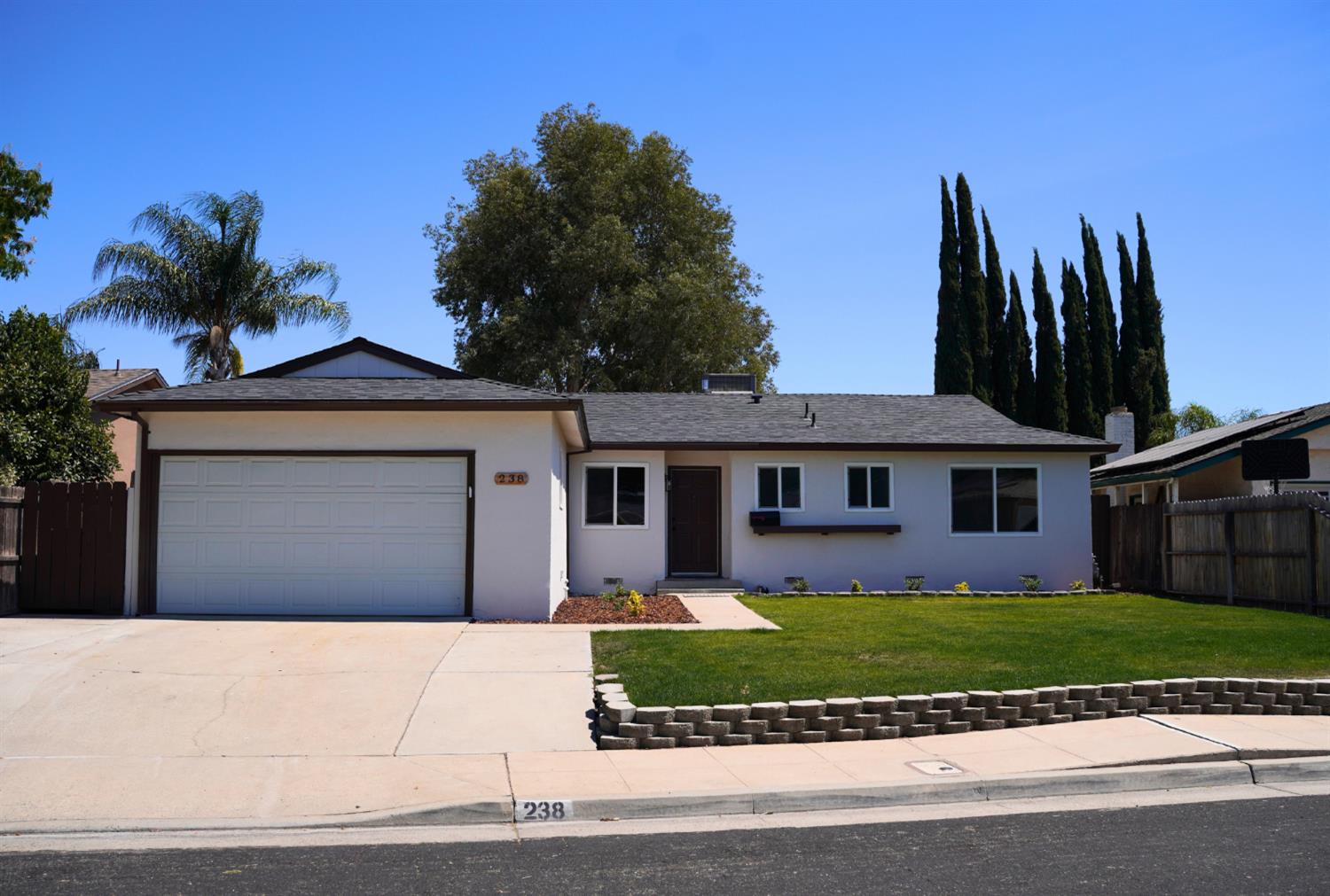 238 W Swift Ave
