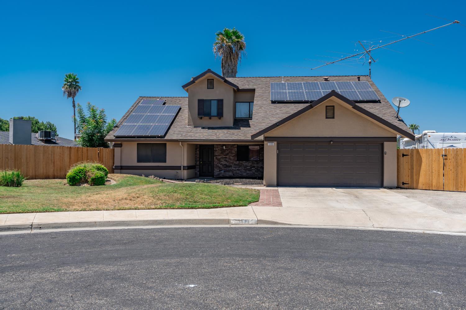 1335 Ramona Ave