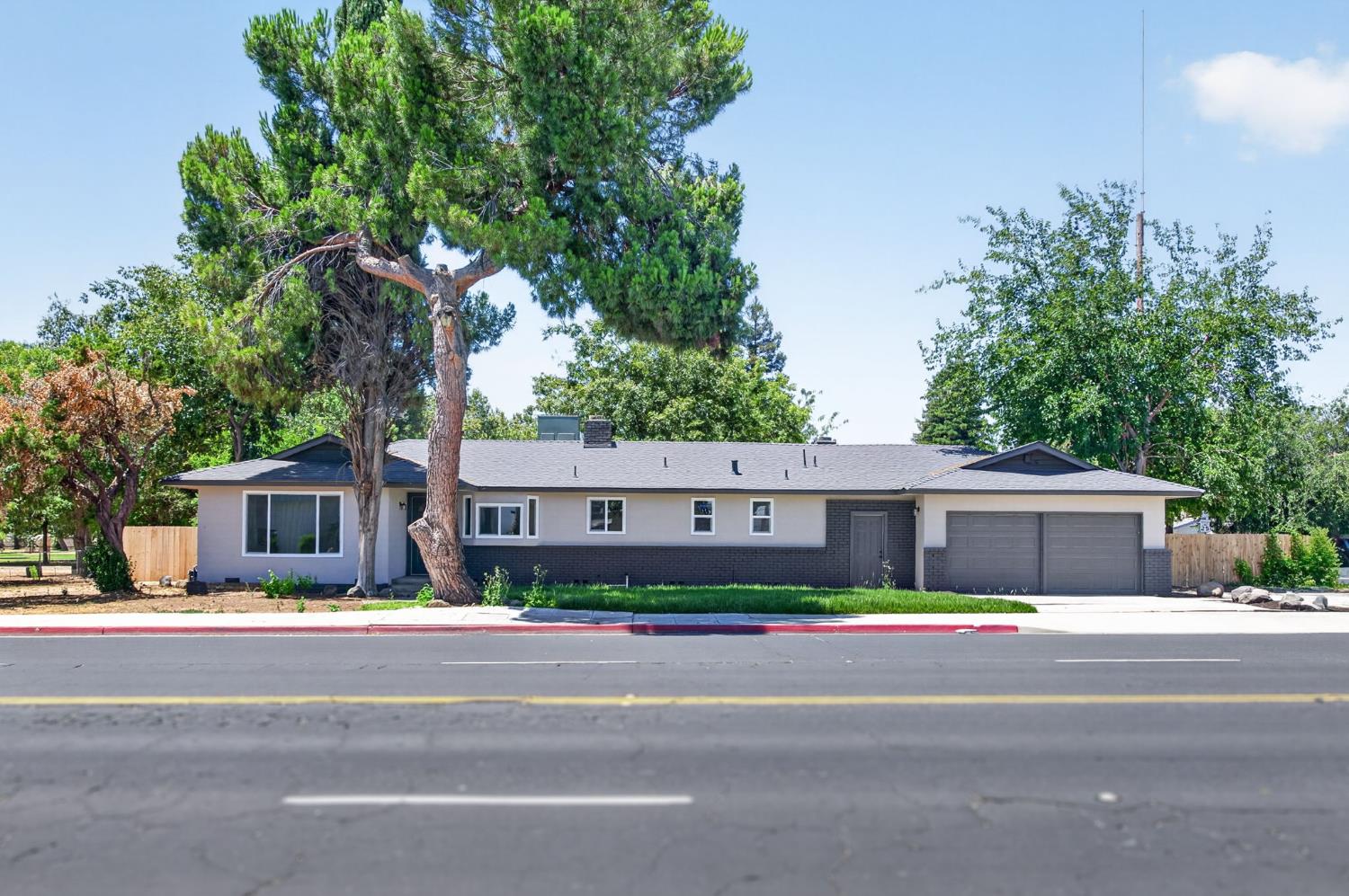 210 N Sunnyside Ave