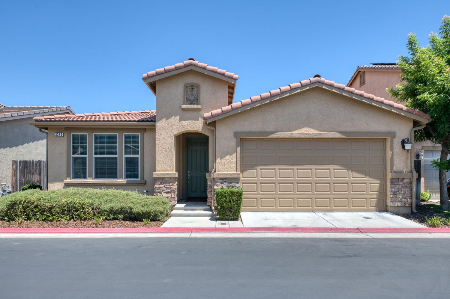 3269 Lahar Ln