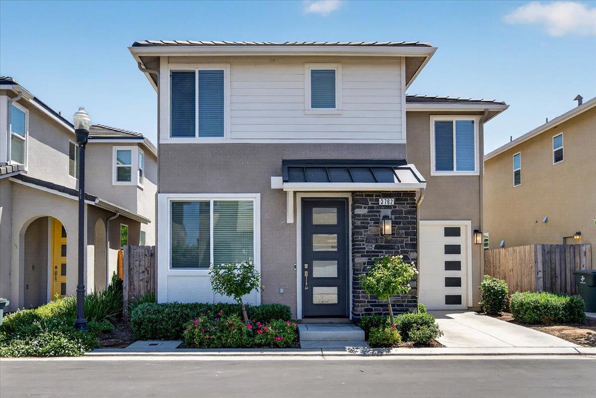 3762 Greystoke
