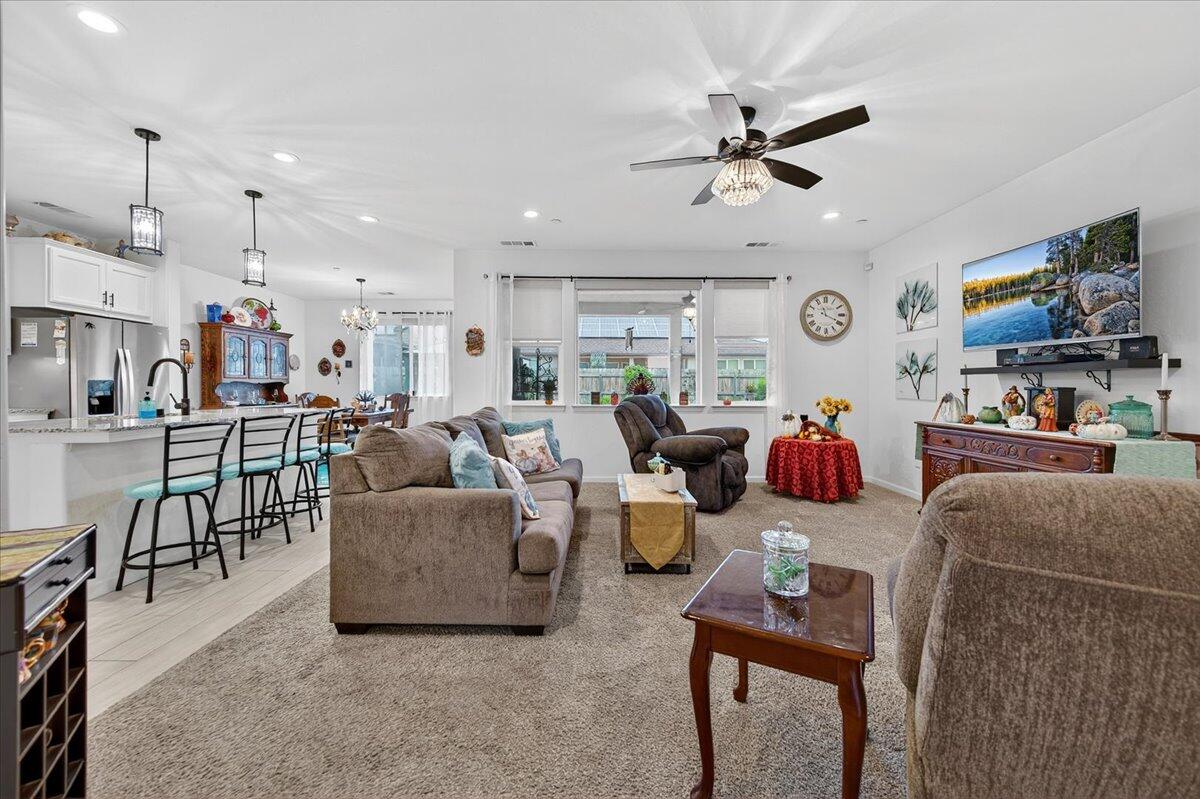 2241 E Monte Verde Ct, Visalia, CA 93292