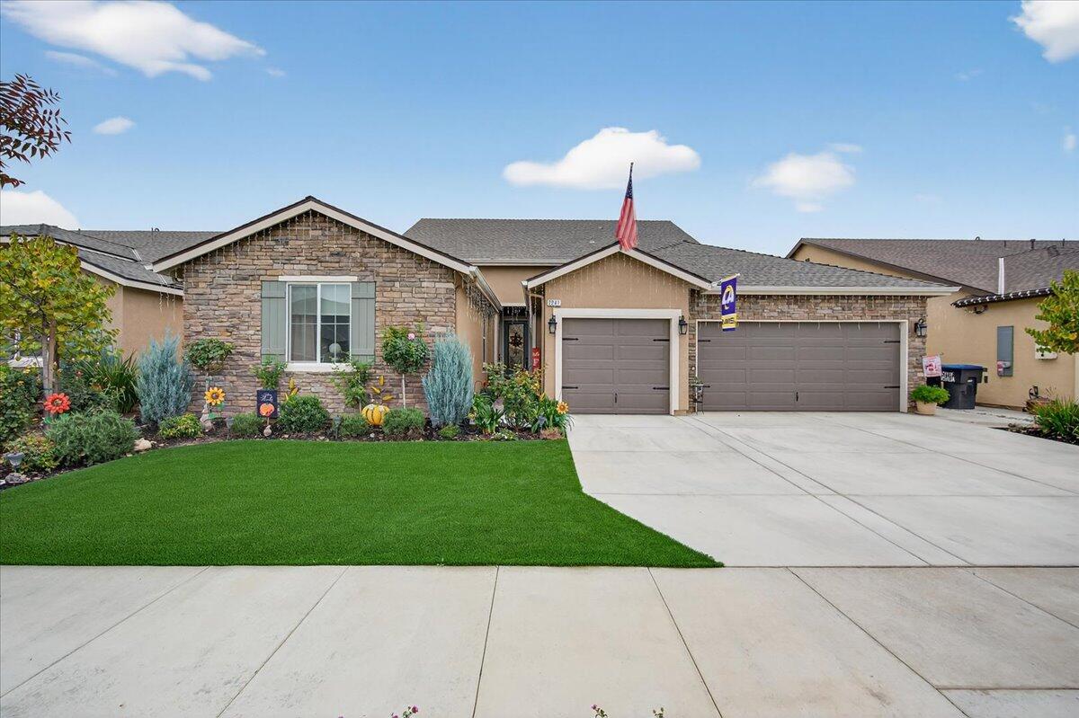 2241 E Monte Verde Ct, Visalia, CA 93292