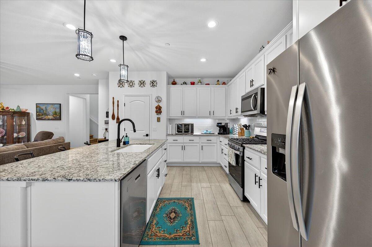 2241 E Monte Verde Ct, Visalia, CA 93292