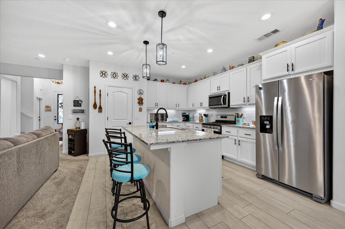 2241 E Monte Verde Ct, Visalia, CA 93292