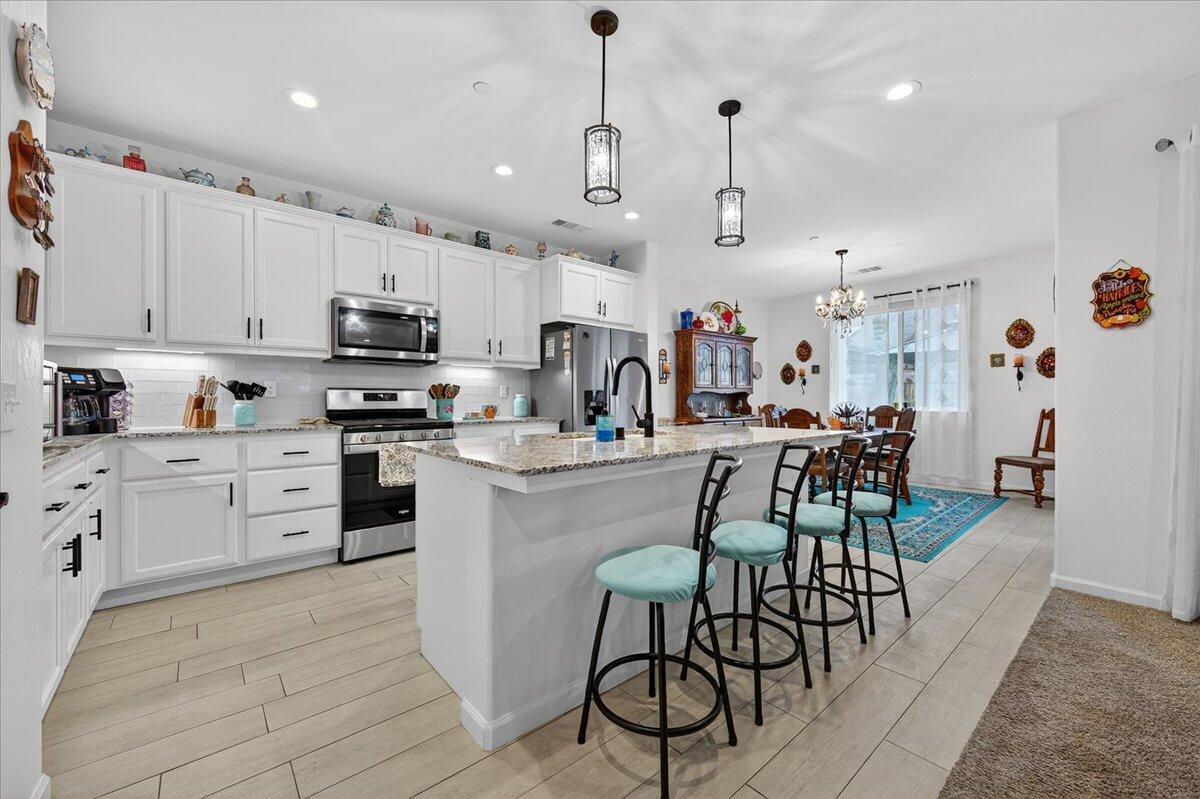 2241 E Monte Verde Ct, Visalia, CA 93292