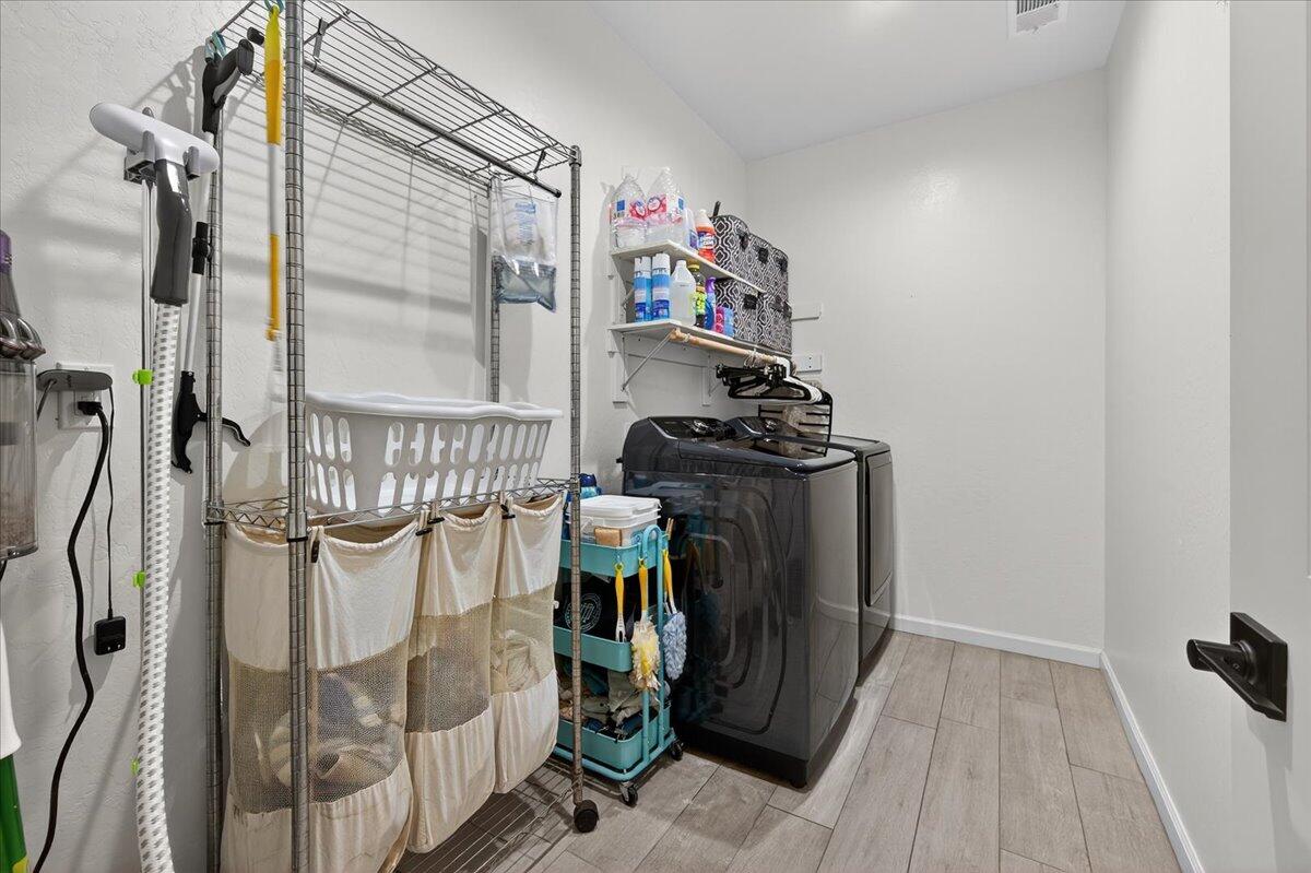 2241 E Monte Verde Ct, Visalia, CA 93292