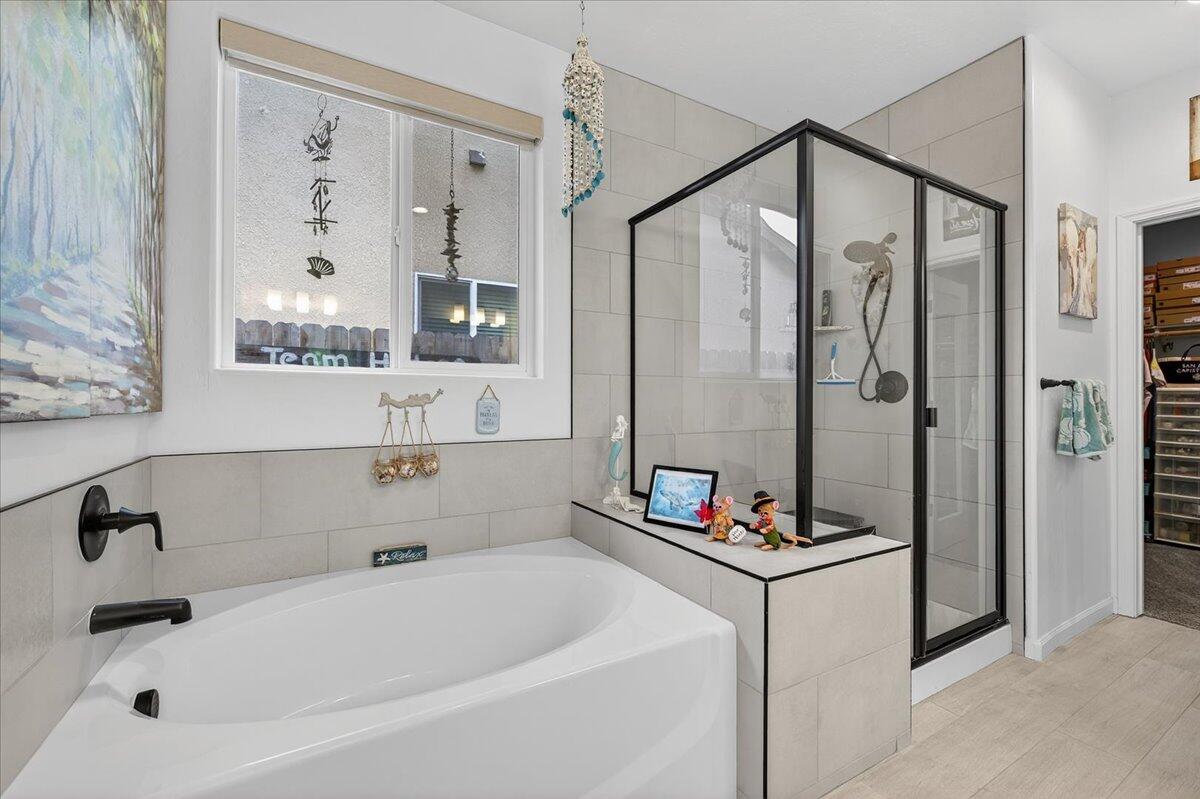 2241 E Monte Verde Ct, Visalia, CA 93292