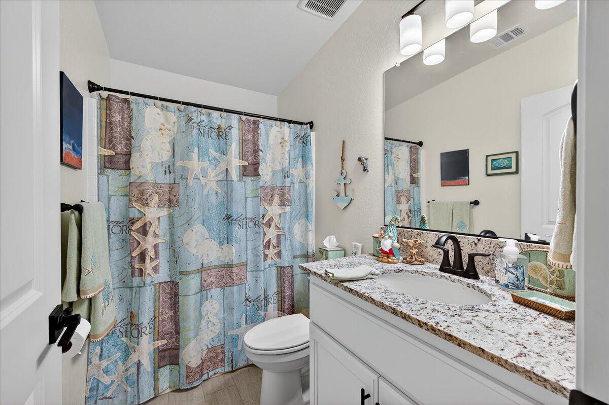 2241 E Monte Verde Ct, Visalia, CA 93292